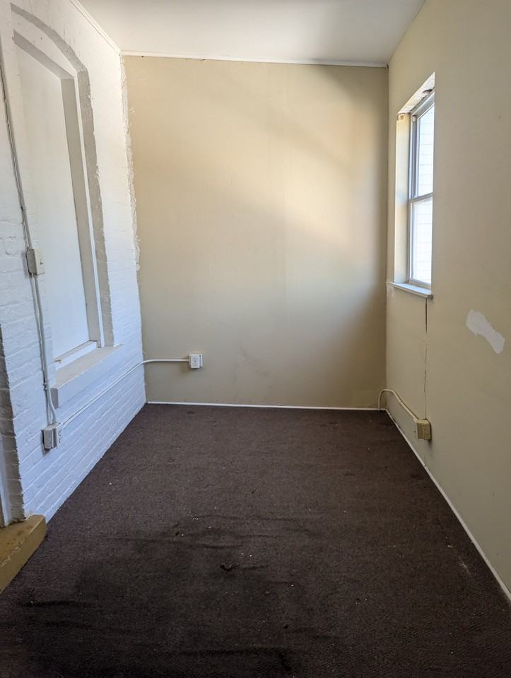 1148 N Mayfield Ave #1 - Photo 3 of 12