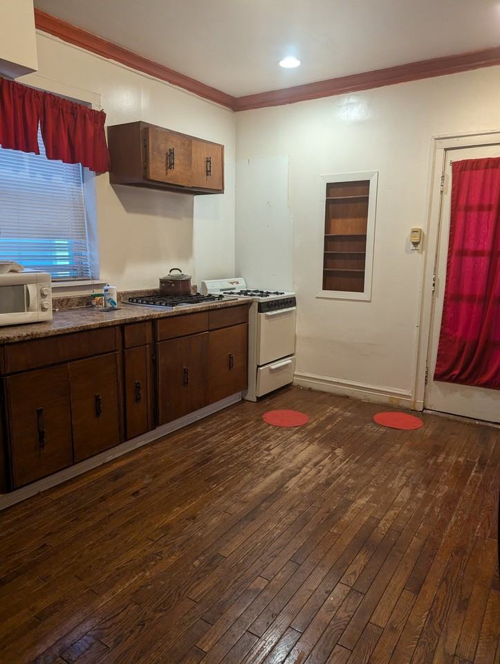 1148 N Mayfield Ave #1 - Photo 5 of 12