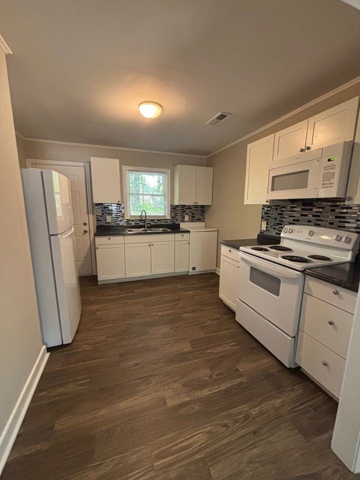 411 Hobson St - Photo 2 of 11