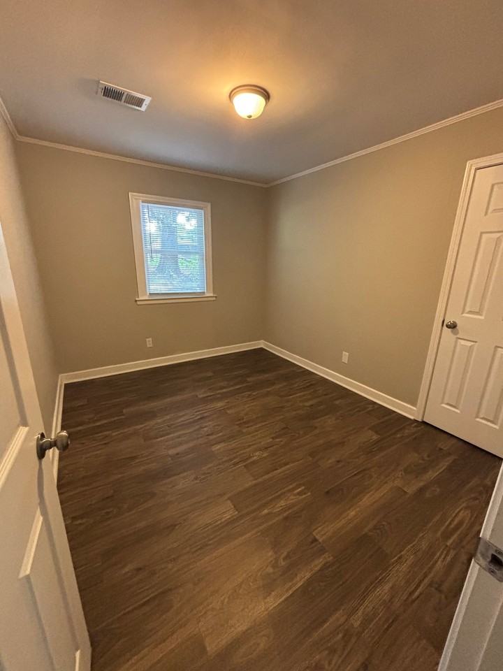 411 Hobson St - Photo 4 of 11