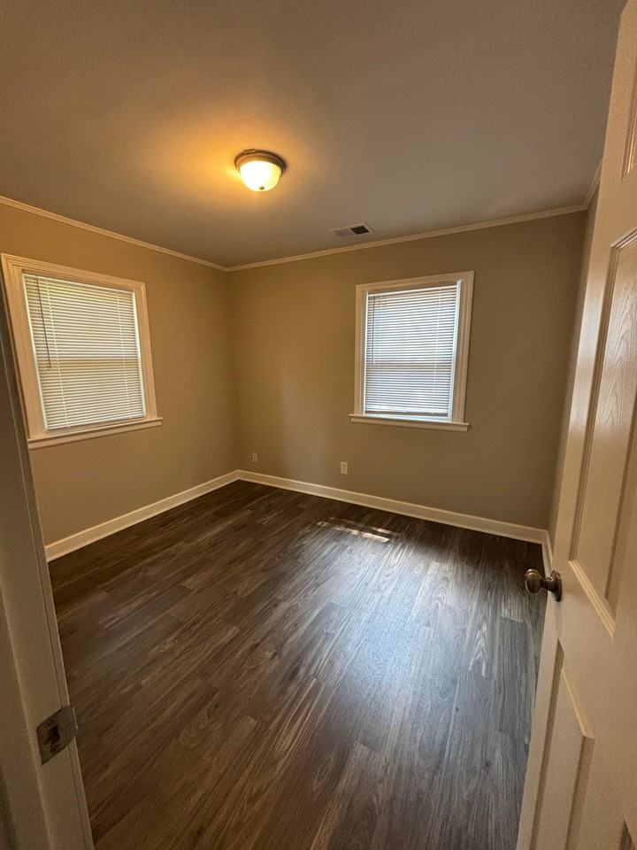 411 Hobson St - Photo 6 of 11