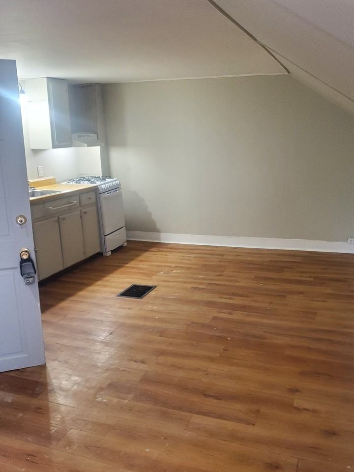 421 E Cherry St #10 - Photo 2 of 8