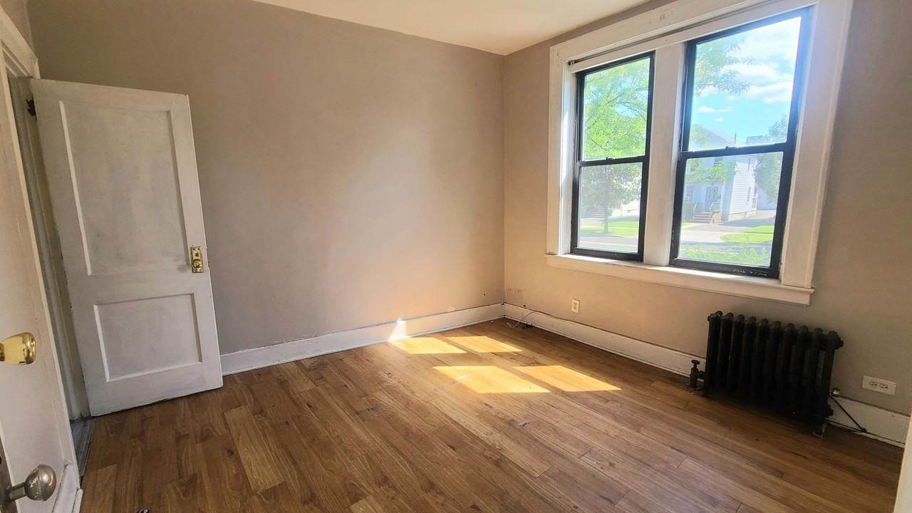31 Park Ave - Photo 5 of 6