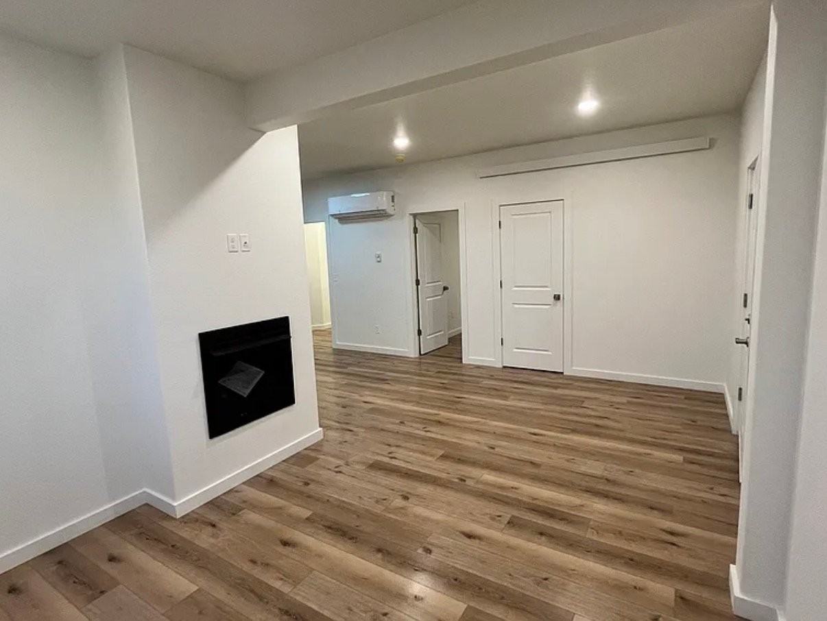 1404 Windsor Dr #B - Photo 2 of 10
