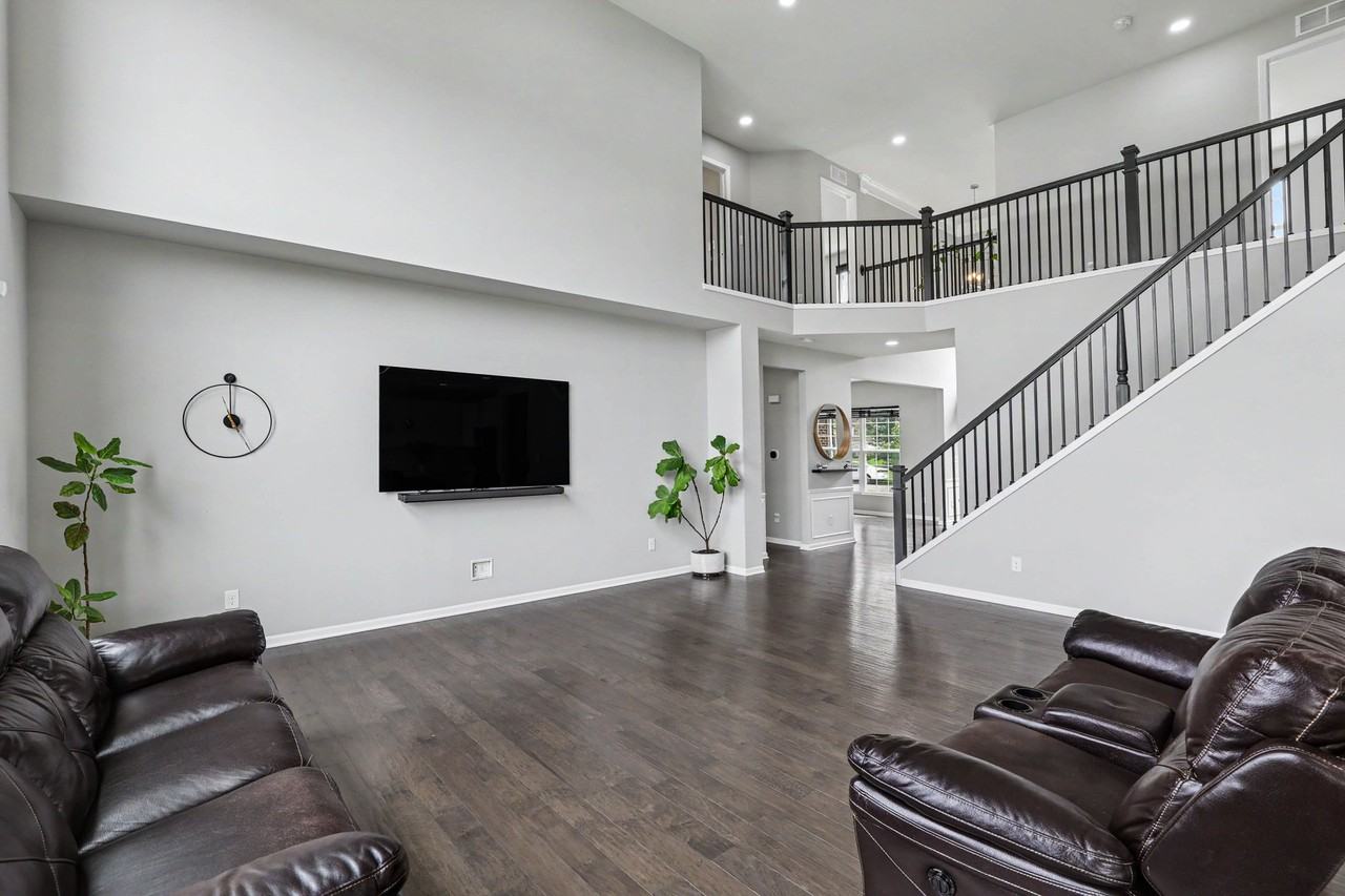 4146 Newgard Dr - Photo 5 of 40