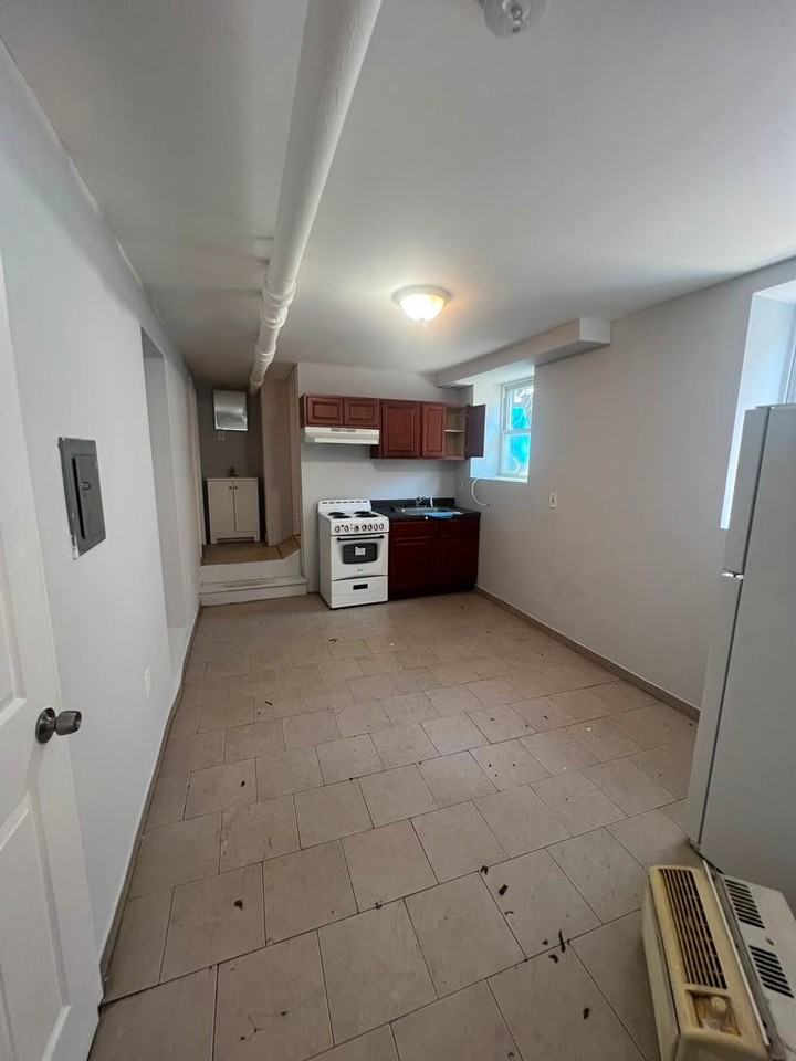 4 Eaton Pl #13