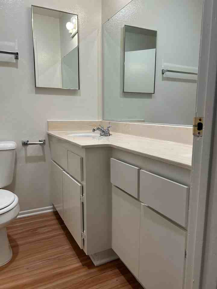 725 E Windsor Rd #202 - Photo 5 of 5