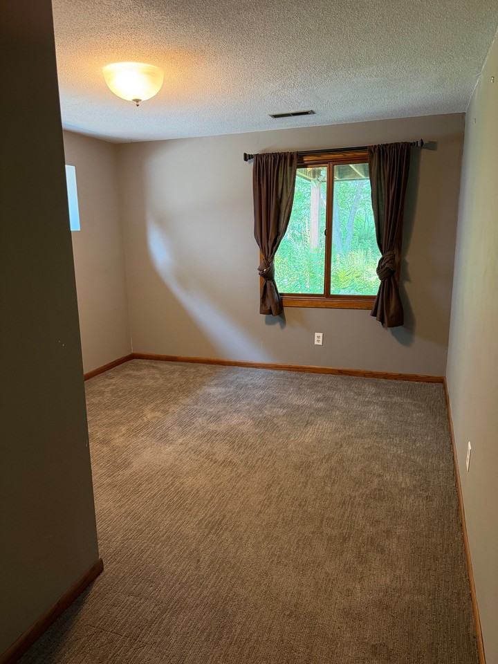 1520 23rd Ave Nw - Photo 5 of 9