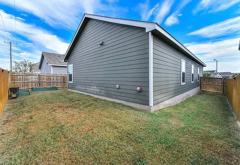 848 Circle Way - Photo 3 of 12
