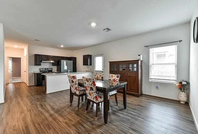 848 Circle Way - Photo 5 of 12