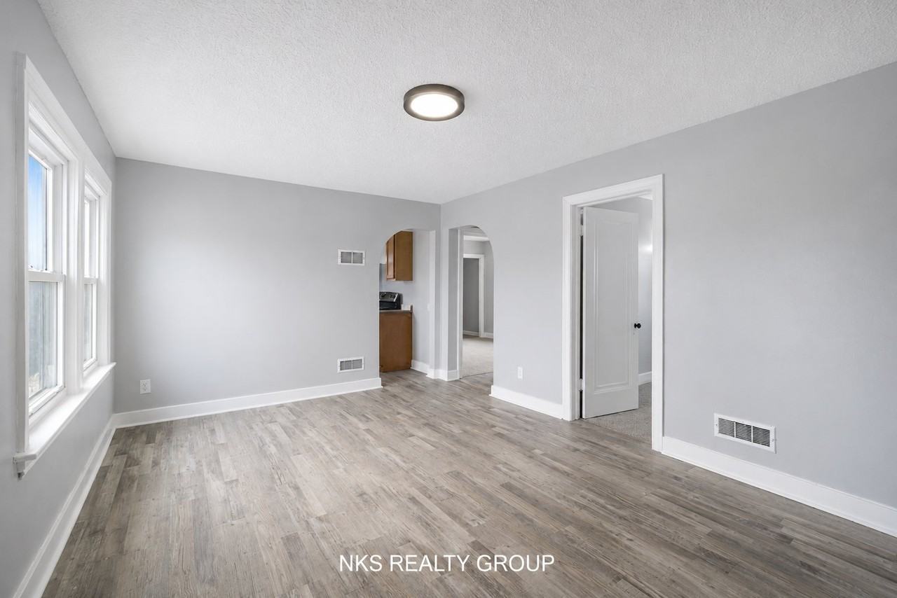 2718 E Grand River Ave #1BTR - Photo 4 of 9