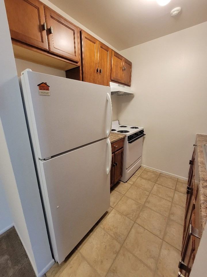 547 Brookside Dr #K - Photo 3 of 7