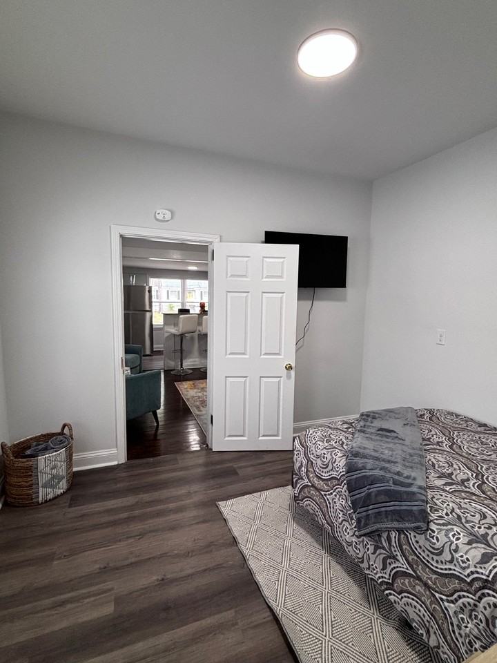 123 John St - Photo 3 of 18