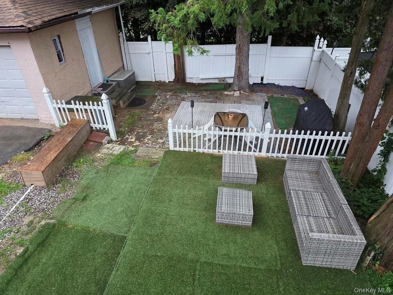 98 Bushey Ave - Photo 4 of 20