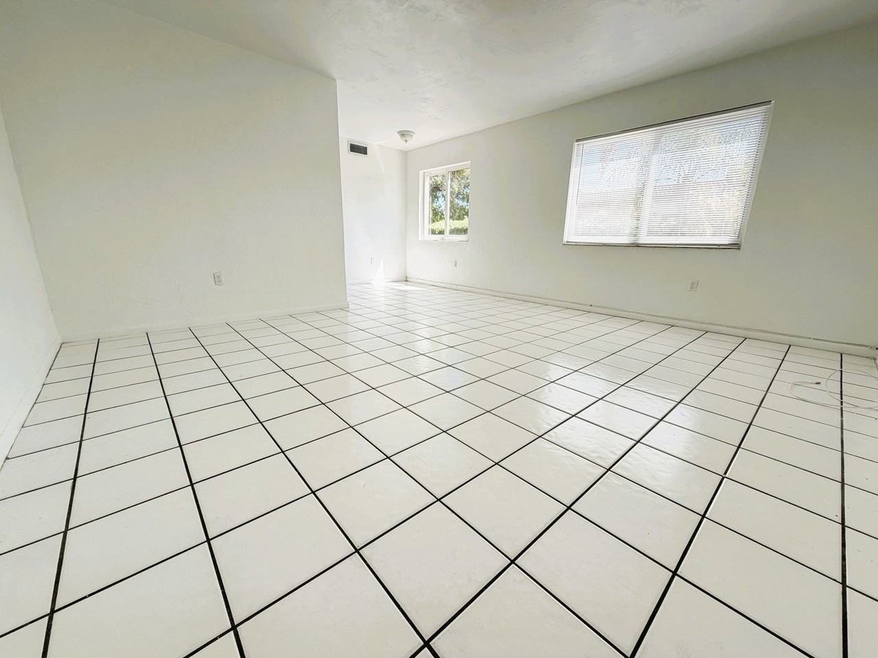 115 Bentley Dr #4 - Photo 2 of 8