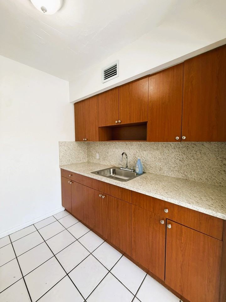 115 Bentley Dr #4 - Photo 4 of 8