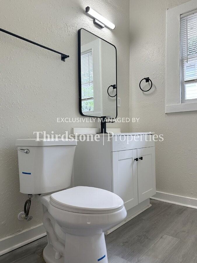 137 W 18th St - Photo 3 of 12