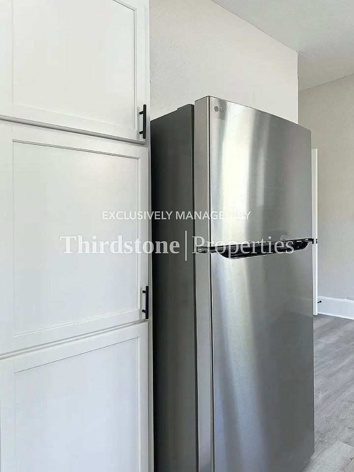 137 W 18th St - Photo 7 of 12