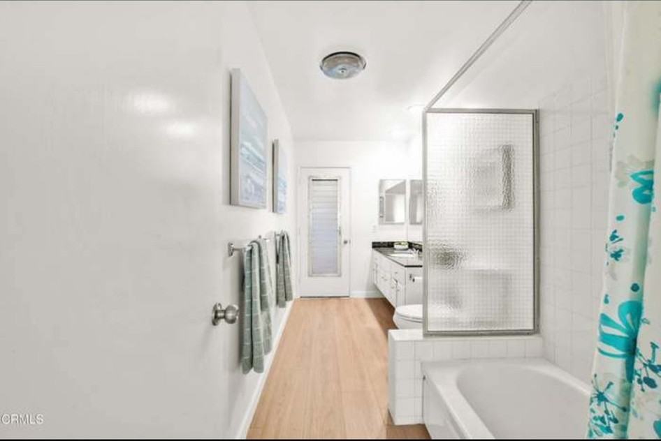 5778 Valerie Ave - Photo 6 of 19