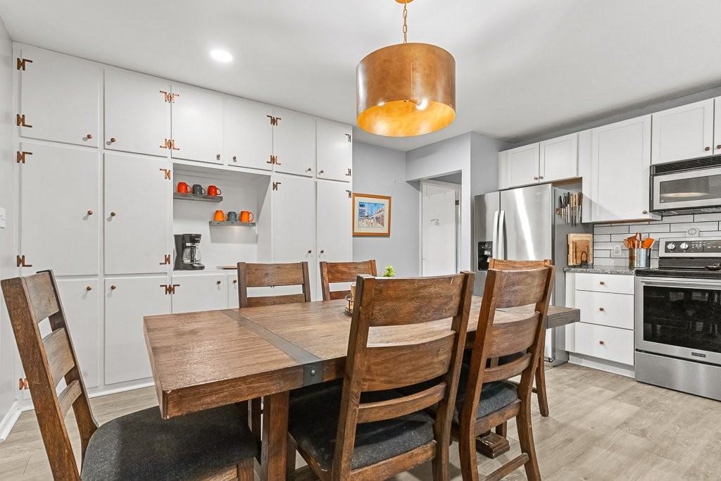 100 Burley St - Photo 4 of 20