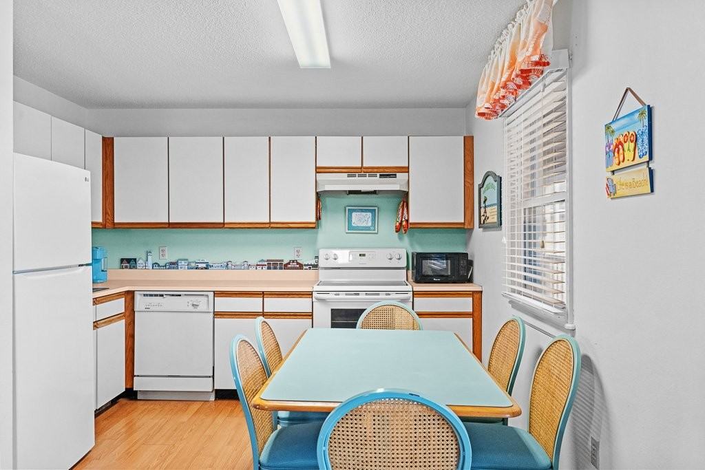 805 142nd St #202 - Photo 5 of 12