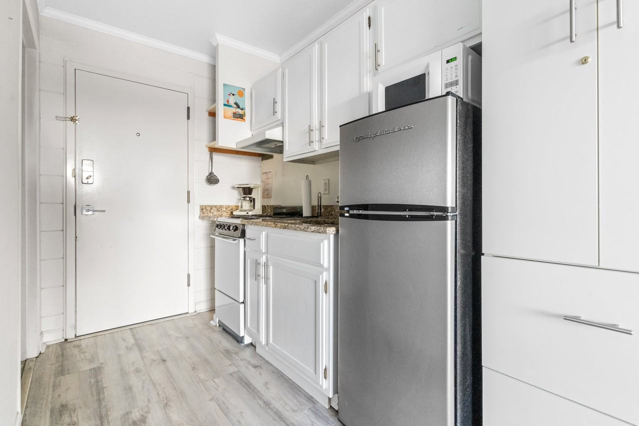 11 62nd St #315 - Photo 7 of 12