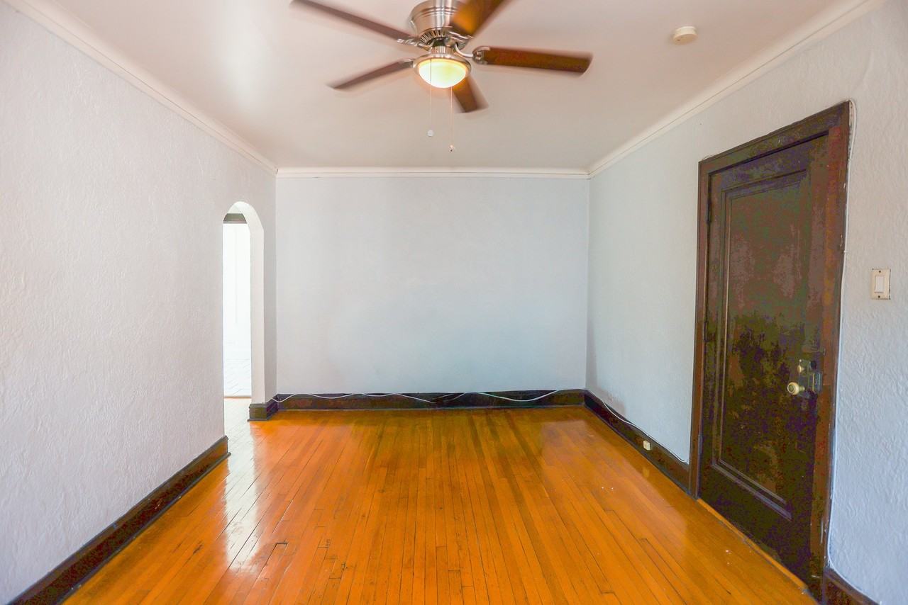 1480 W Winnemac Ave #3 - Photo 3 of 11