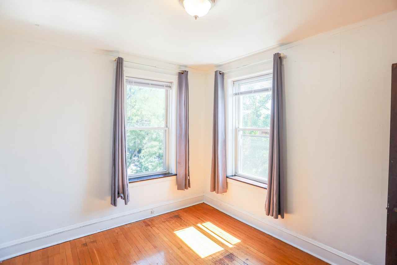 1480 W Winnemac Ave #3 - Photo 7 of 11