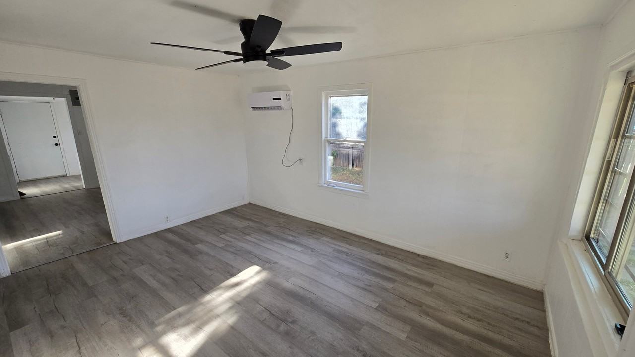 1511 32nd St - Photo 3 of 16