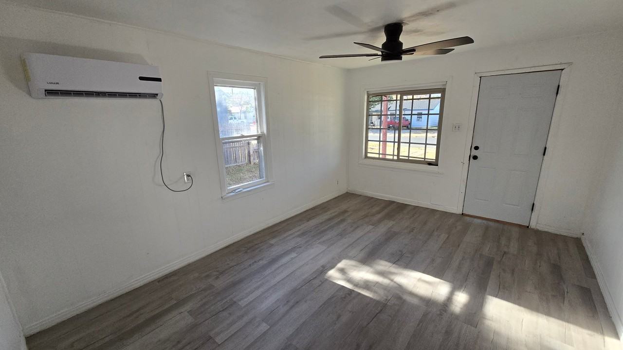 1511 32nd St - Photo 5 of 16