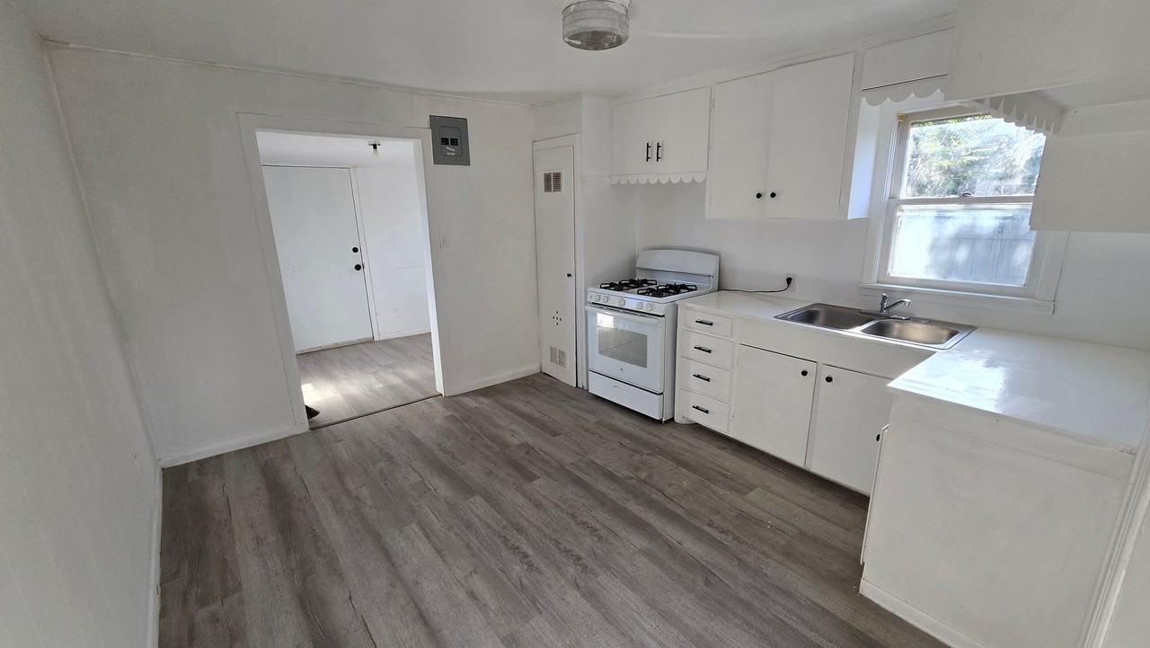 1511 32nd St - Photo 7 of 16