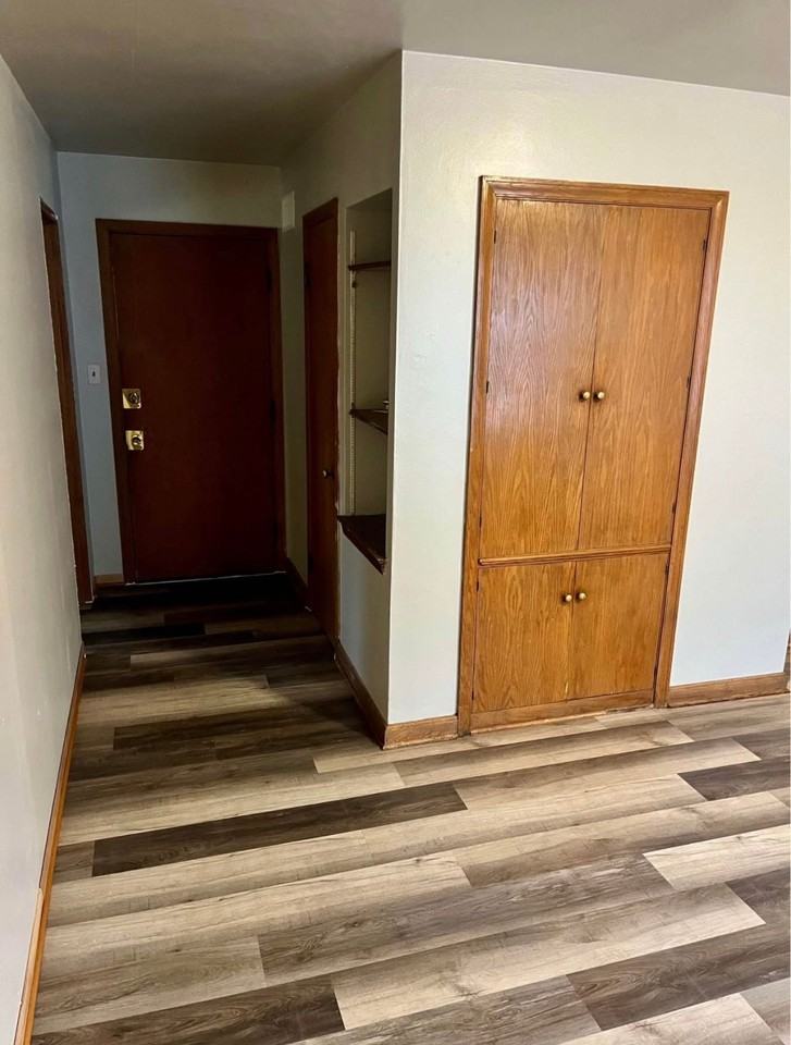 3921 N Sherman Blvd - Photo 4 of 16
