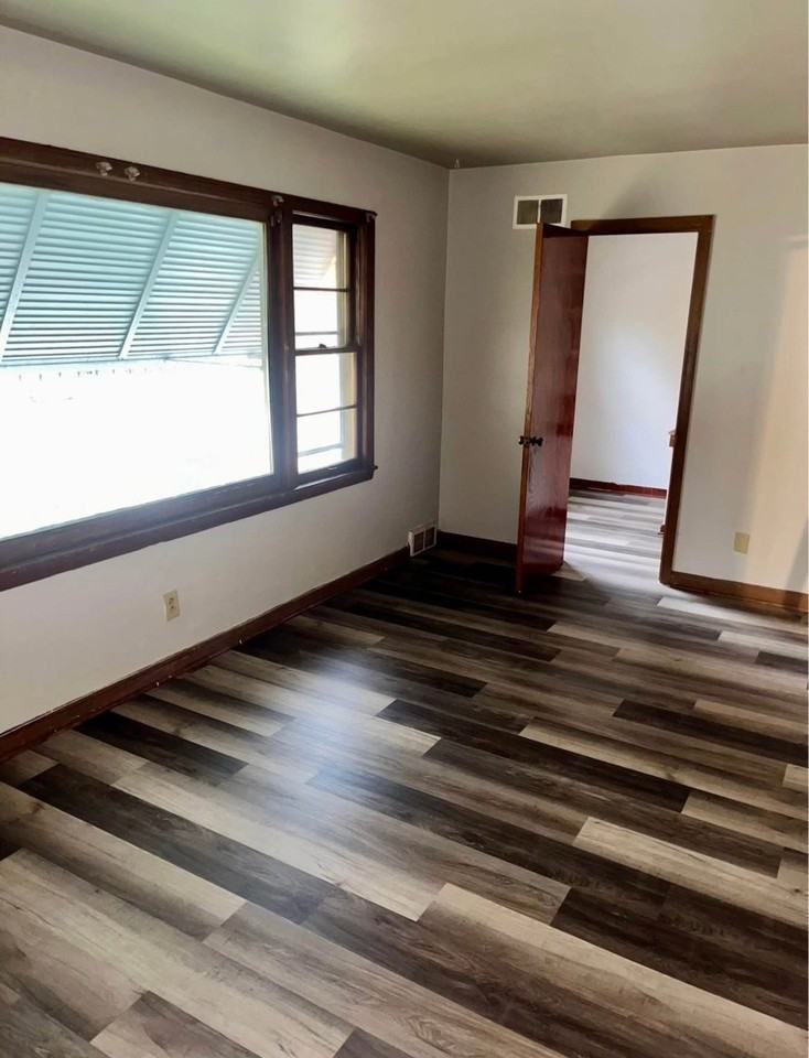 3921 N Sherman Blvd - Photo 6 of 16