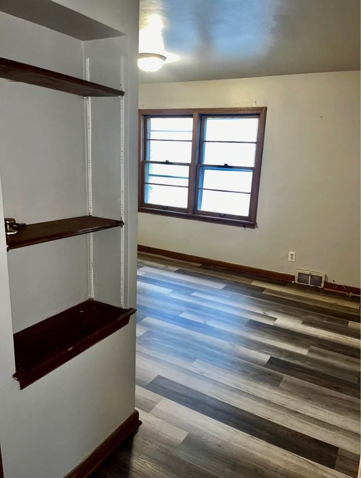 3921 N Sherman Blvd - Photo 7 of 16