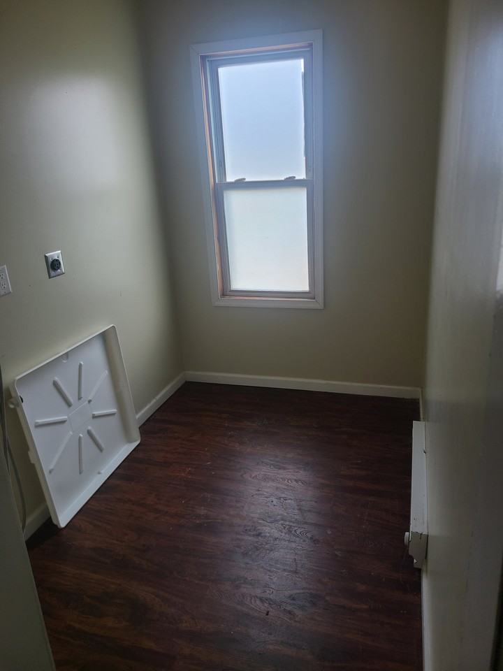 305 W Berwick St #1UPSTAIRS - Photo 4 of 7