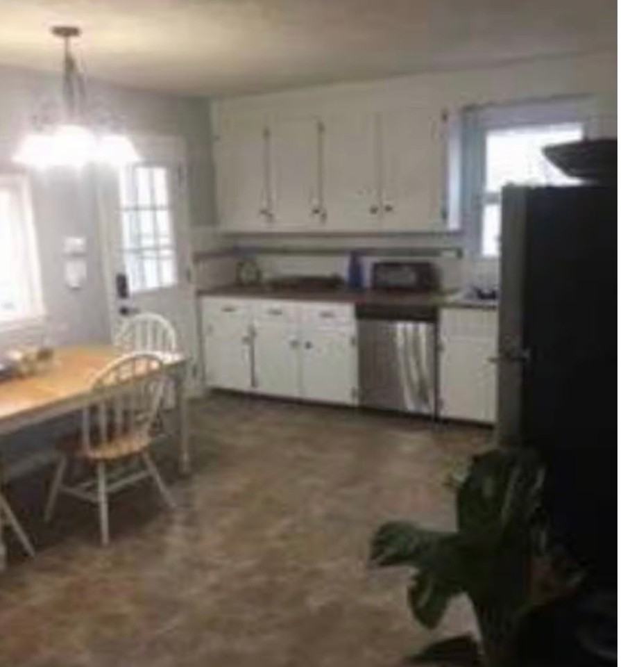 832 Terryville Ave - Photo 4 of 7