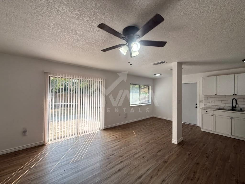4322 Las Cruces St - Photo 5 of 19