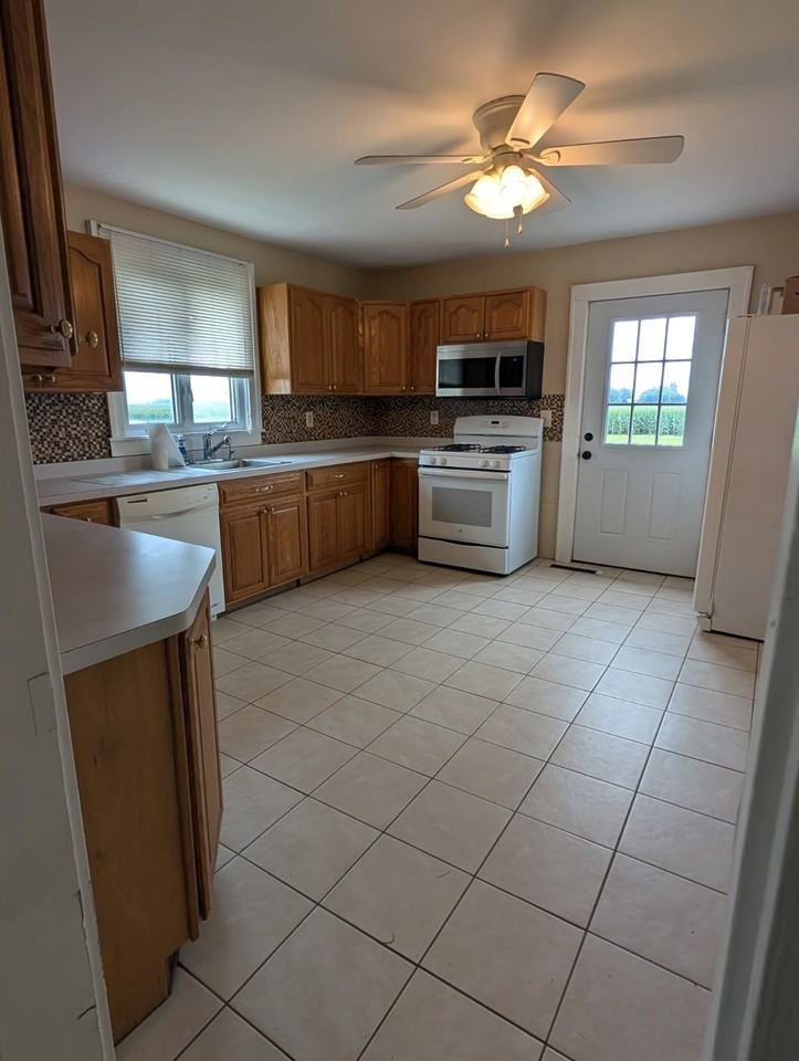 32433 S Drecksler Rd - Photo 2 of 13