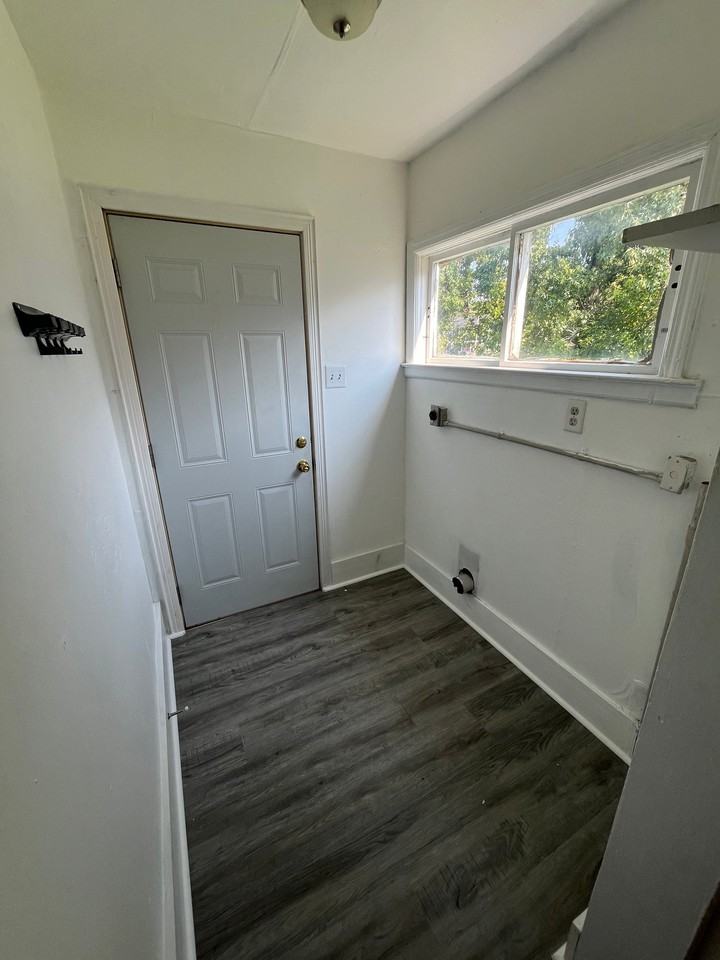 104 Mill St #1A - Photo 4 of 7