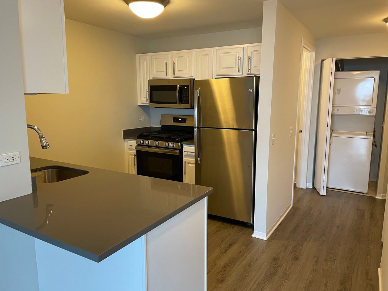 551 N State St - Photo 5 of 18