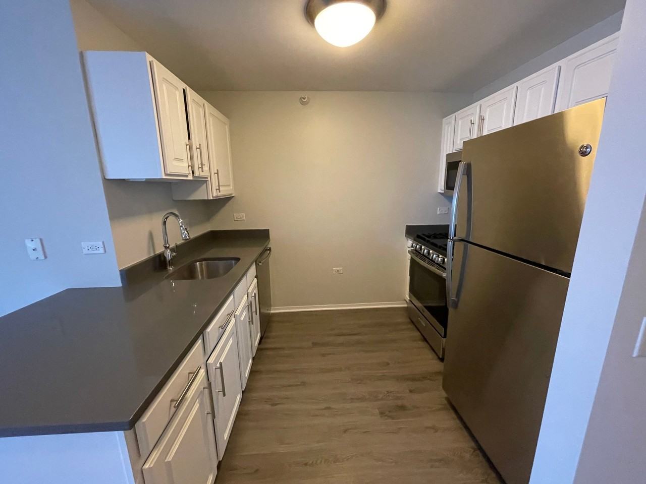 551 N State St - Photo 6 of 18