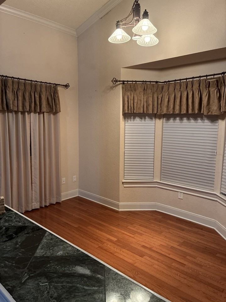 3325 Sherwin Dr - Photo 2 of 5