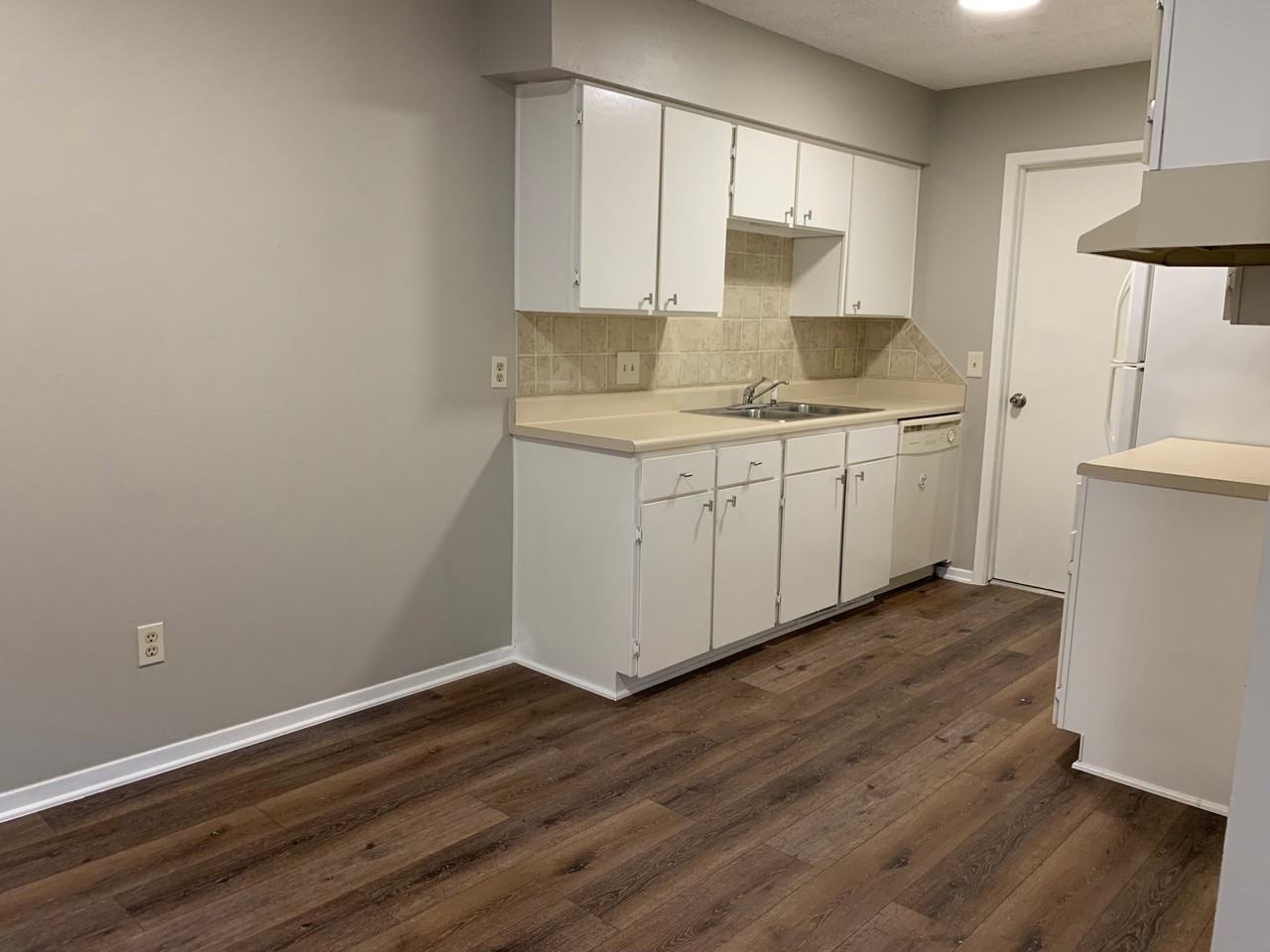 6647 S Rockford Ave - Photo 3 of 12