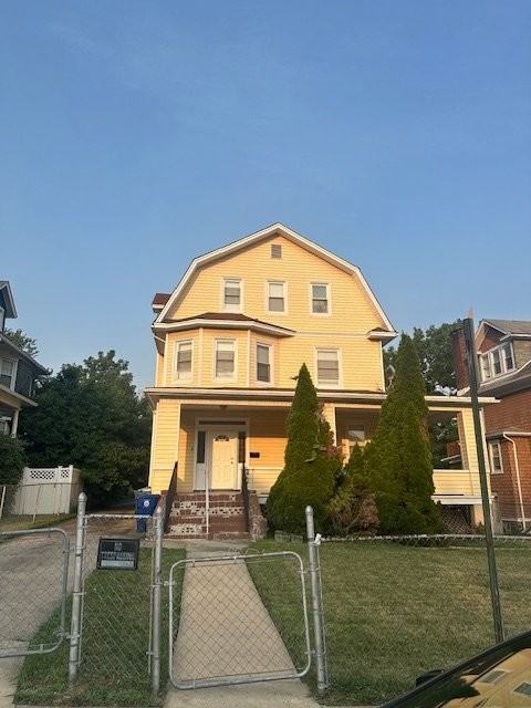 2707 Roslyn Ave - Photo 3 of 20