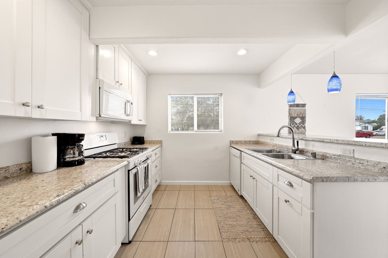 469 Taft Ave - Photo 4 of 20