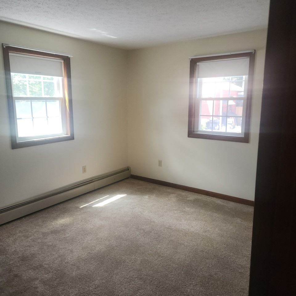1145 Hayward St #B - Photo 7 of 12
