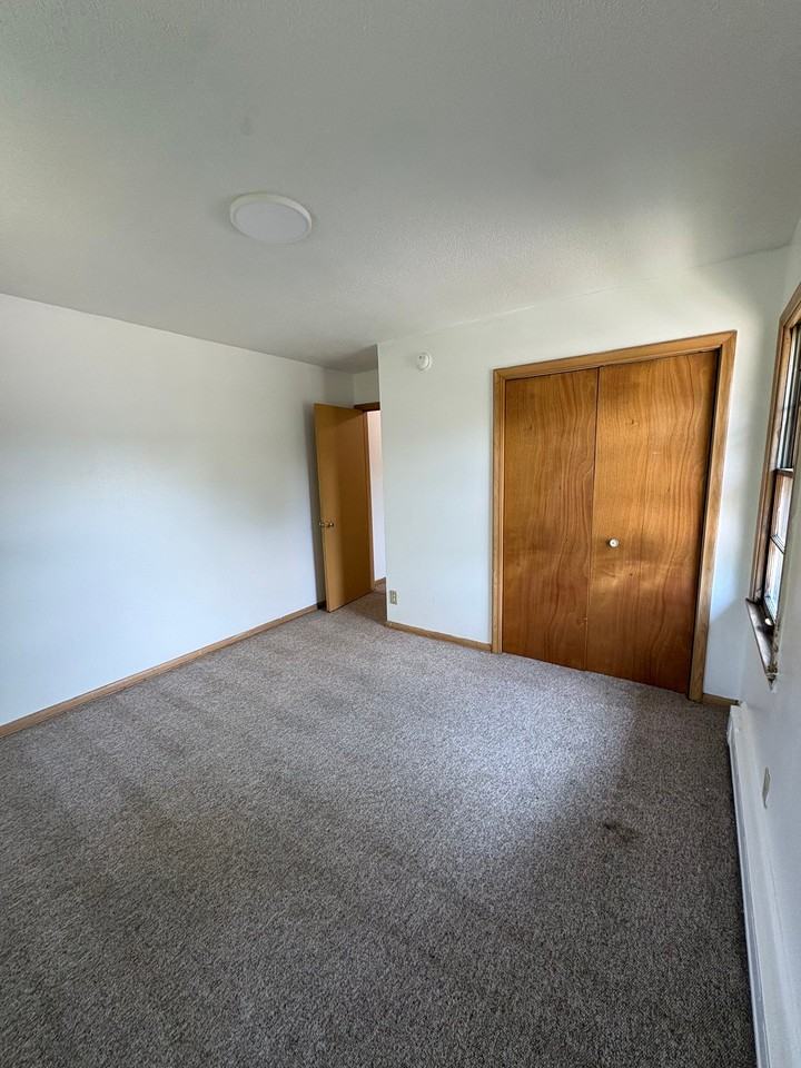 644 Sherwood Ave #3 - Photo 4 of 5