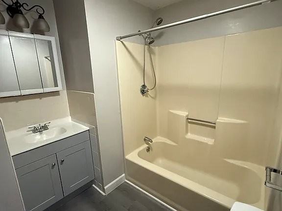 11 Burns St #2 - Photo 4 of 8