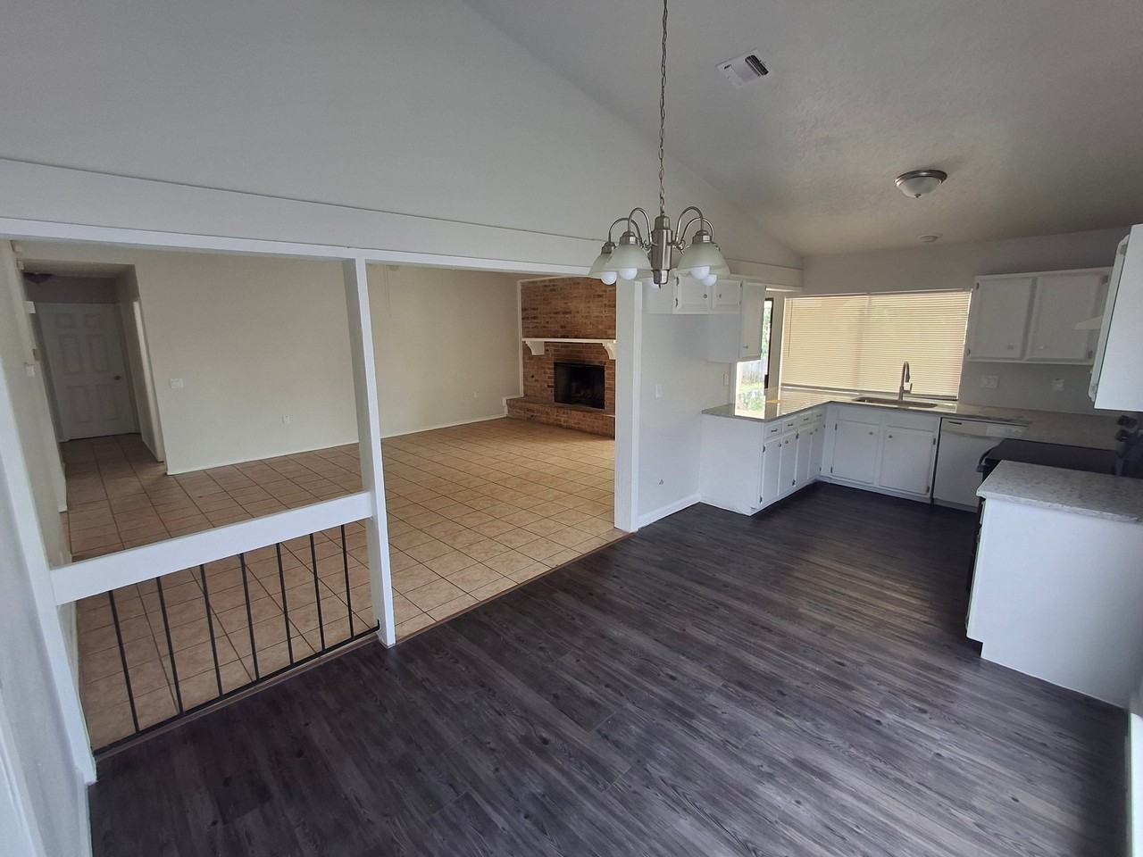 2611 Lakeledge St - Photo 5 of 17