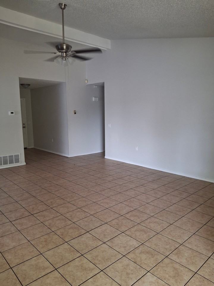 2611 Lakeledge St - Photo 7 of 17